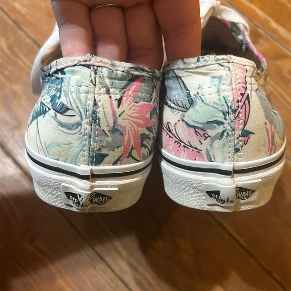 Vans Womens Size 9.5 Hawaiian Tropical White Floral Print Low Top Shoes - Picture 8 of 9